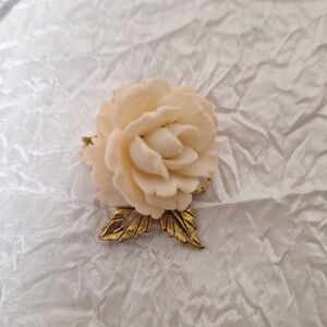 Vintage Carved Resin Flower White Brooch Pin Gold Tone Pin Stop